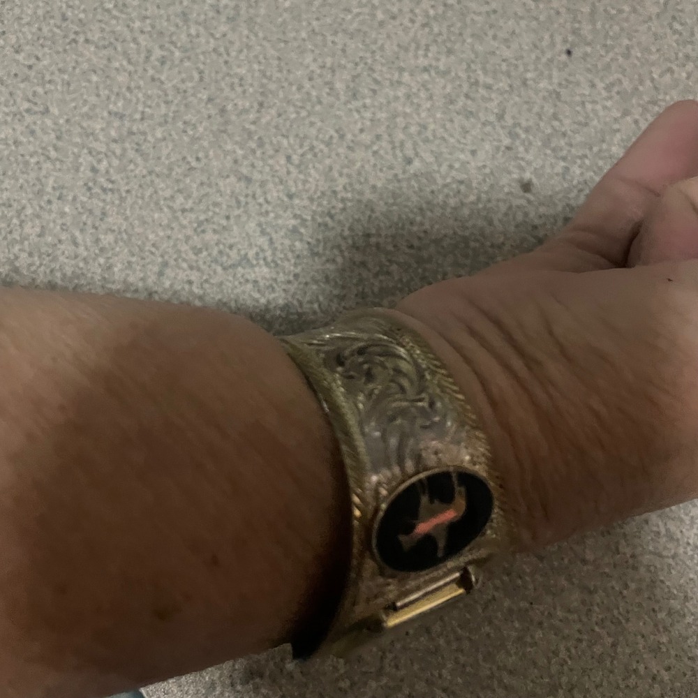 Montana Silversmiths‎ Western Cuff Watch Engraved Bronc Silver Gold Tone Quartz - Picture 4 of 6